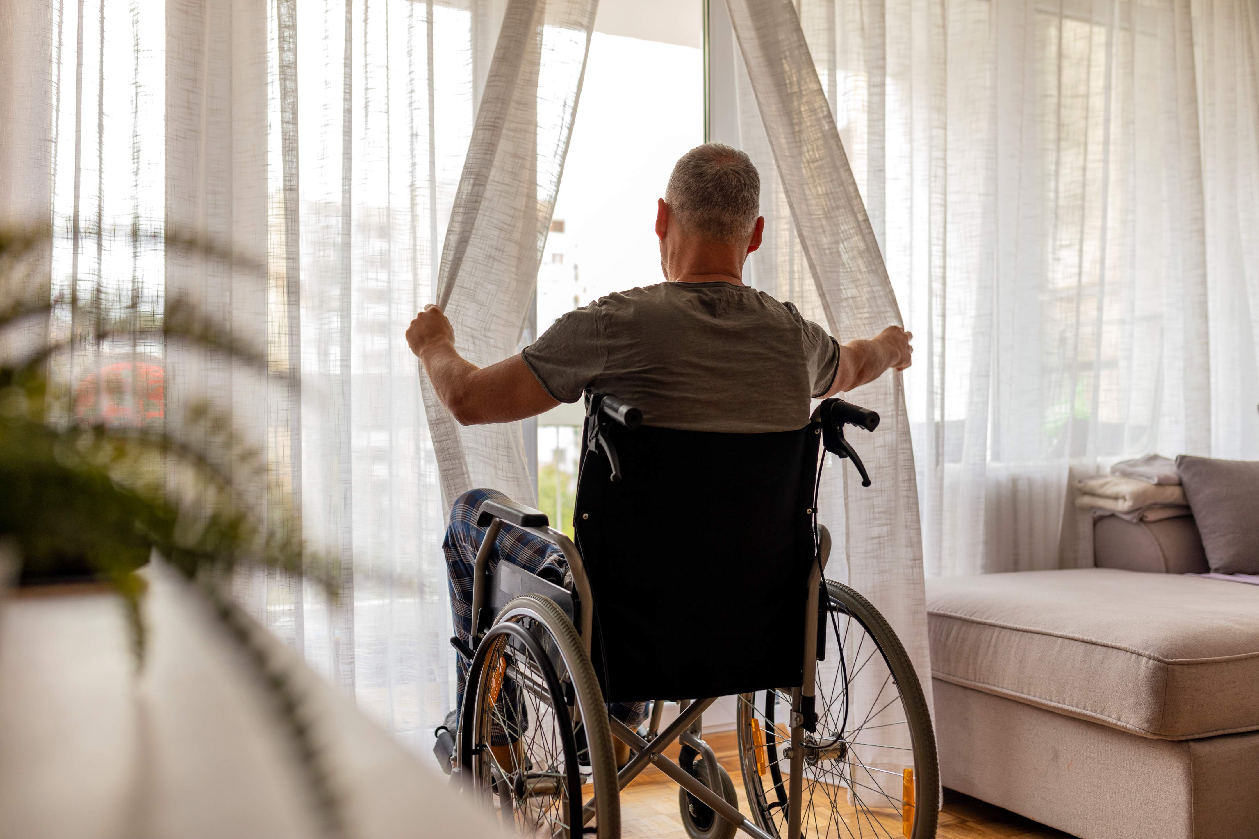 eX Hybrid Accessible Sliding Door