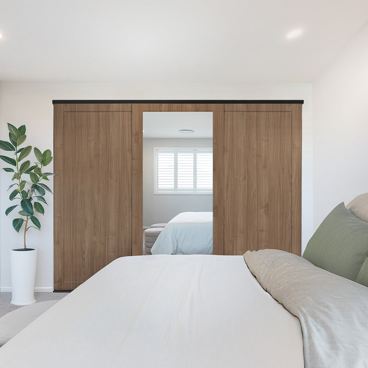 matt-black-mirror-notaio-walnut
