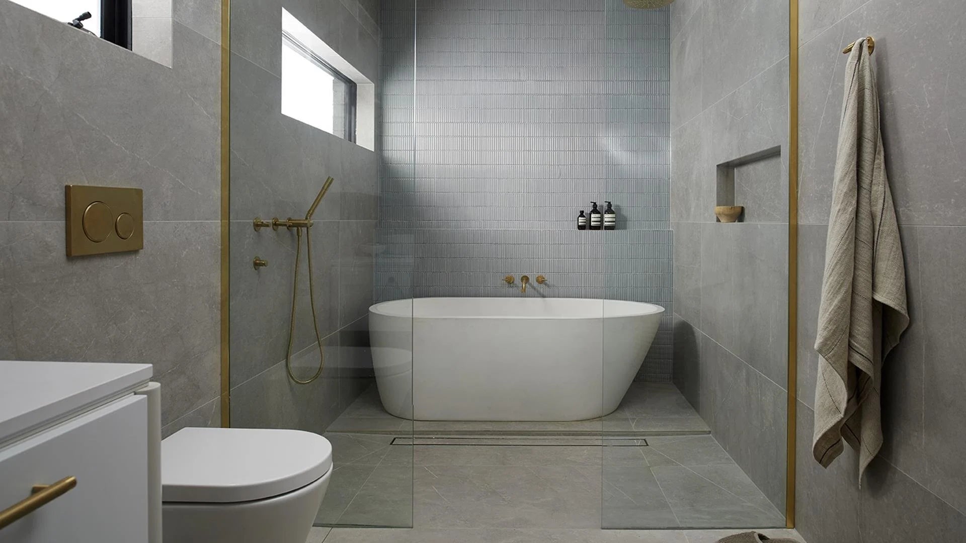 Frameless Shower Screens