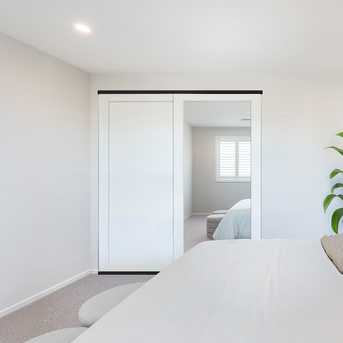 Shaker-Matt-Black-Polar-White-Mirror