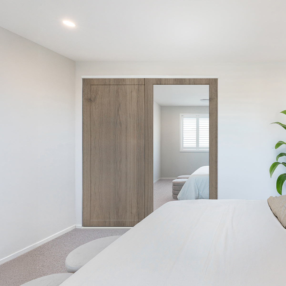 Shaker-Pearl-White-Antico-Oak-Mirror