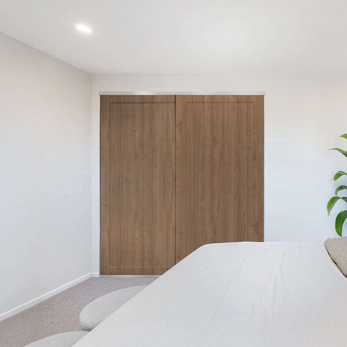 Shaker-Polished-Silver-Notaio-Walnut