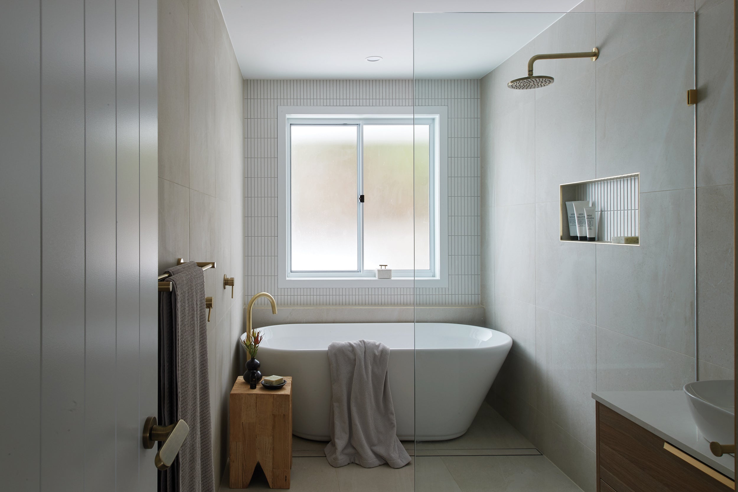 Frameless Shower Screens